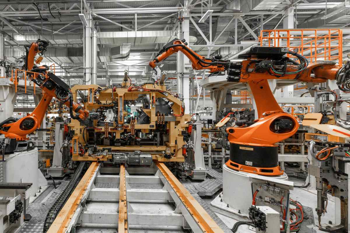Na czym polega automatyzacja linii produkcyjnych